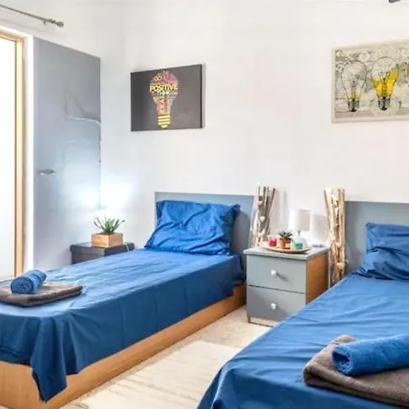Room 2- Private Room With Balcony Ac Wifi And En Suite *
