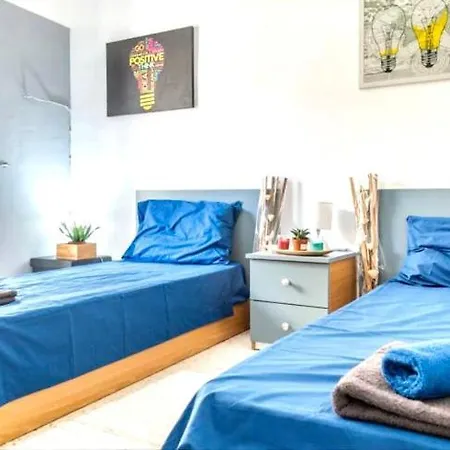 Room 2- Private Room With Balcony Ac Wifi And En Suite *
