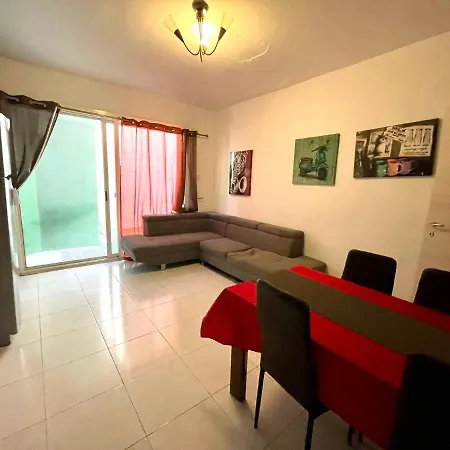 Room 2- Private Room With Balcony Ac Wifi And En Suite Alloggio in famiglia