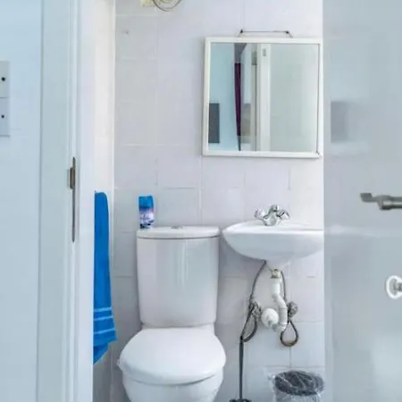 Alloggio in famiglia Room 2- Private Room With Balcony Ac Wifi And En Suite *