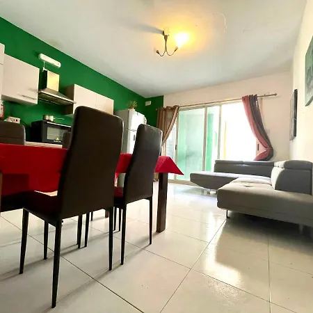 Room 2- Private Room With Balcony Ac Wifi And En Suite * Sliema