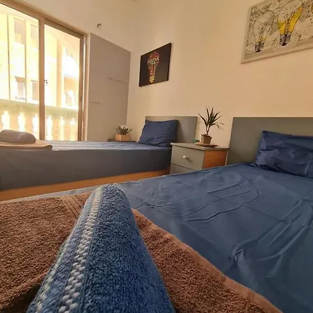 Room 2- Private Room With Balcony Ac Wifi And En Suite *